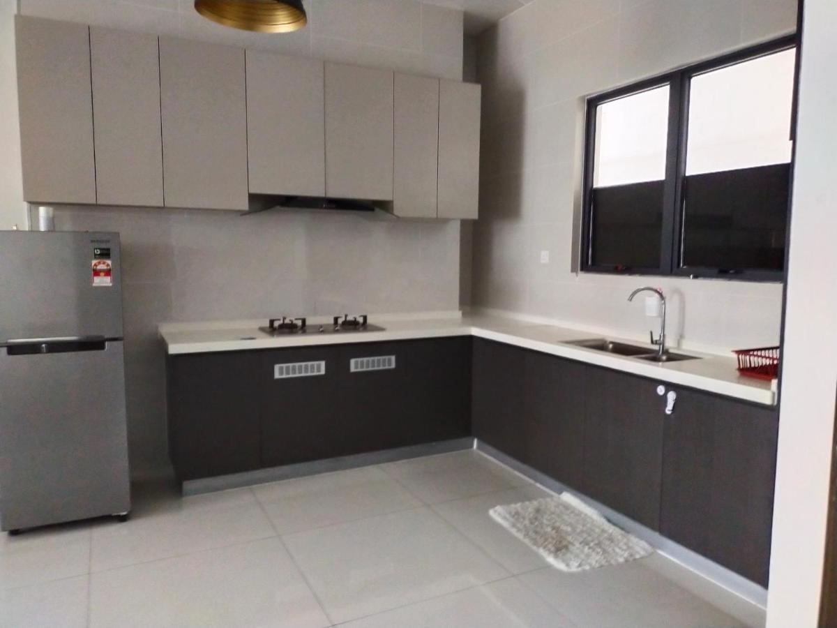 Rainbow Homestay Johor Bahru Buitenkant foto