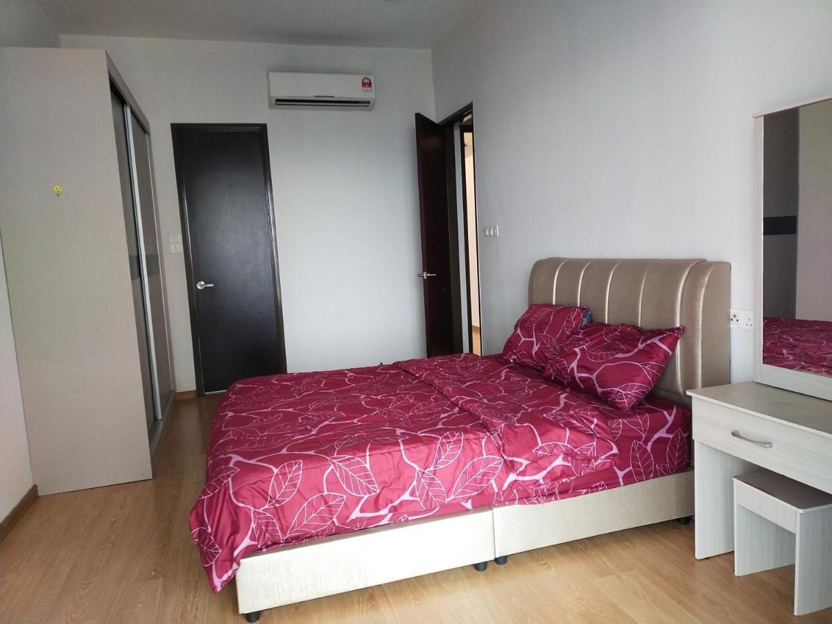 Rainbow Homestay Johor Bahru Buitenkant foto